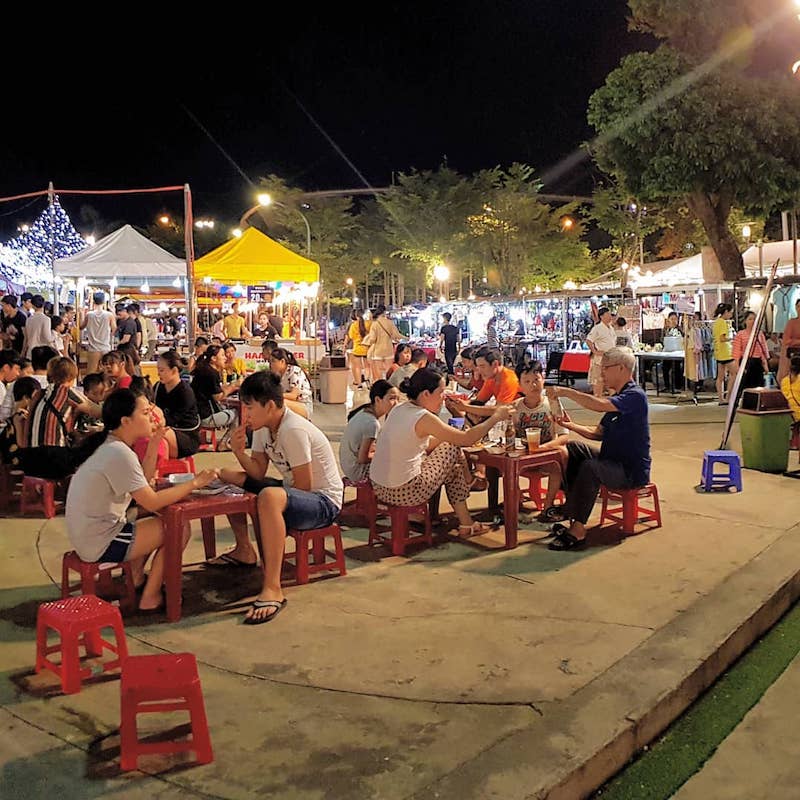 night markets in da nang vietnam